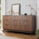 Commode cannelée en bois à 9 tiroirs de 59 po de largeur avec poignée en métal, brun