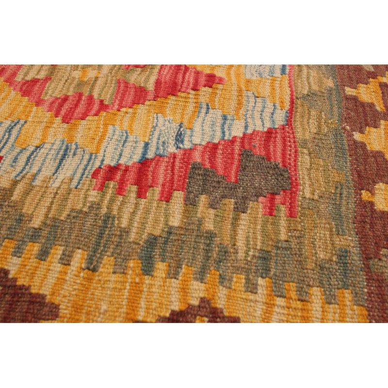 Tapis rouge en laine tissé à plat à la main à motif géométrique Amayla 3 pi 4 po x 4 pi 7 po