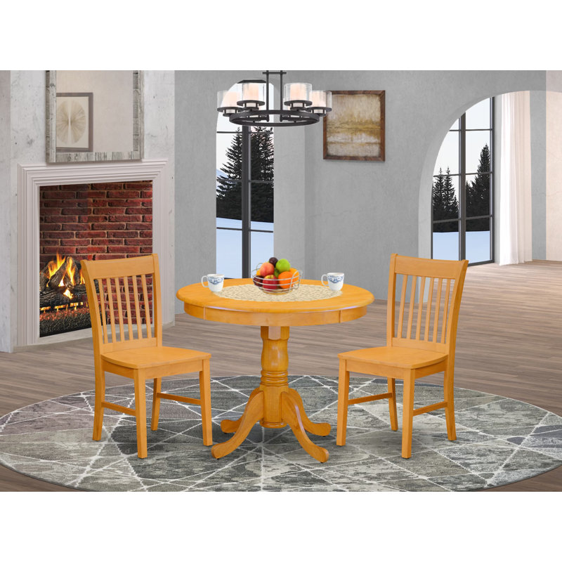 L'ensemble de table de salle à manger 3 pièces comprend une table ronde en bois avec piédestal et 2 chaises de cuisine, 36 x 36 pouces, chêne