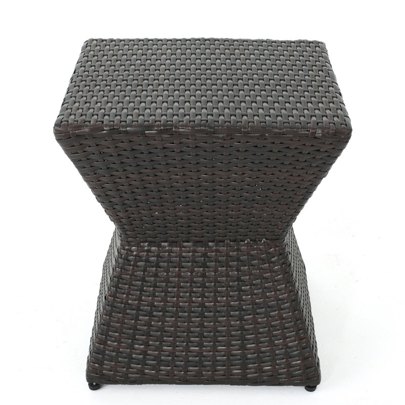 Table de bout d'extérieur en osier