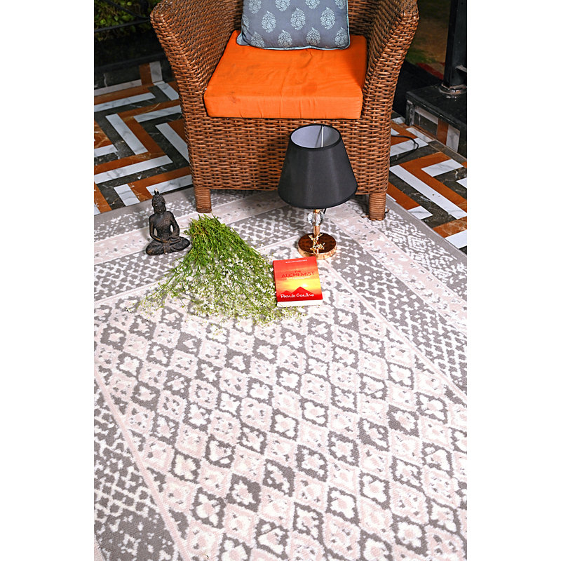 Geometric Indoor Rug, Runner 2' x 8'