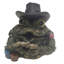 Statue de jardin crapaud personnage de joueur de poker-858480135-858480136