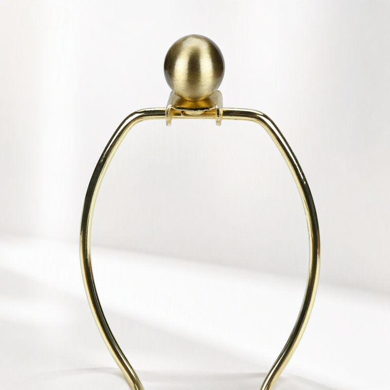 Lampe de table de 50 cm de hauteur, corps en béton crème et abat-jour ivoire/crème, style moderne, Crème