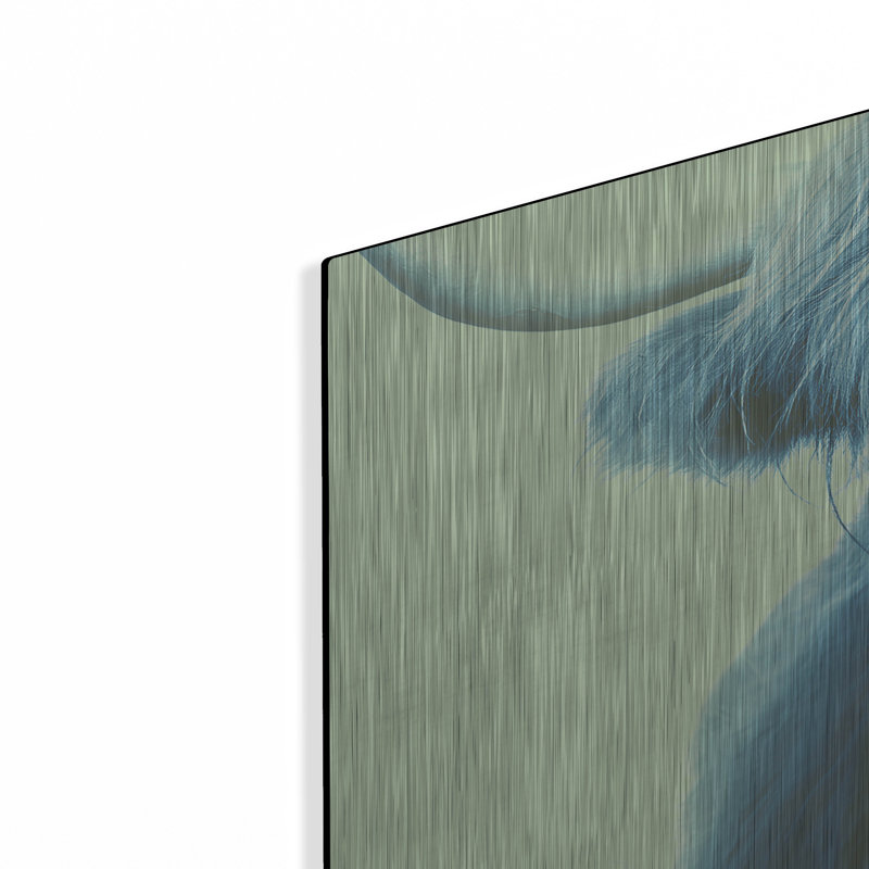«Cow» par Mark Ashkenazi sur métal, H 12 po x l 24 po