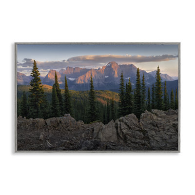 «Diurnal Mountain Scenery», estampe numérique encadrée par Hunter Page