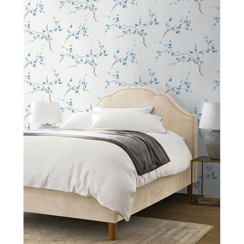 Rouleau de papier peint auto-adhésif L 18 pi x l 20,5 po Classen Cherry Blossom, Bleu/blanc