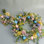 Couronne de œuf de Pâques 18 po avec fleurs printanières et verdure, couronne de porte artificielle avec base en rotin véritable, comprend 2 bouquets assortis, décor de porte d'entrée 18 22 24 po
