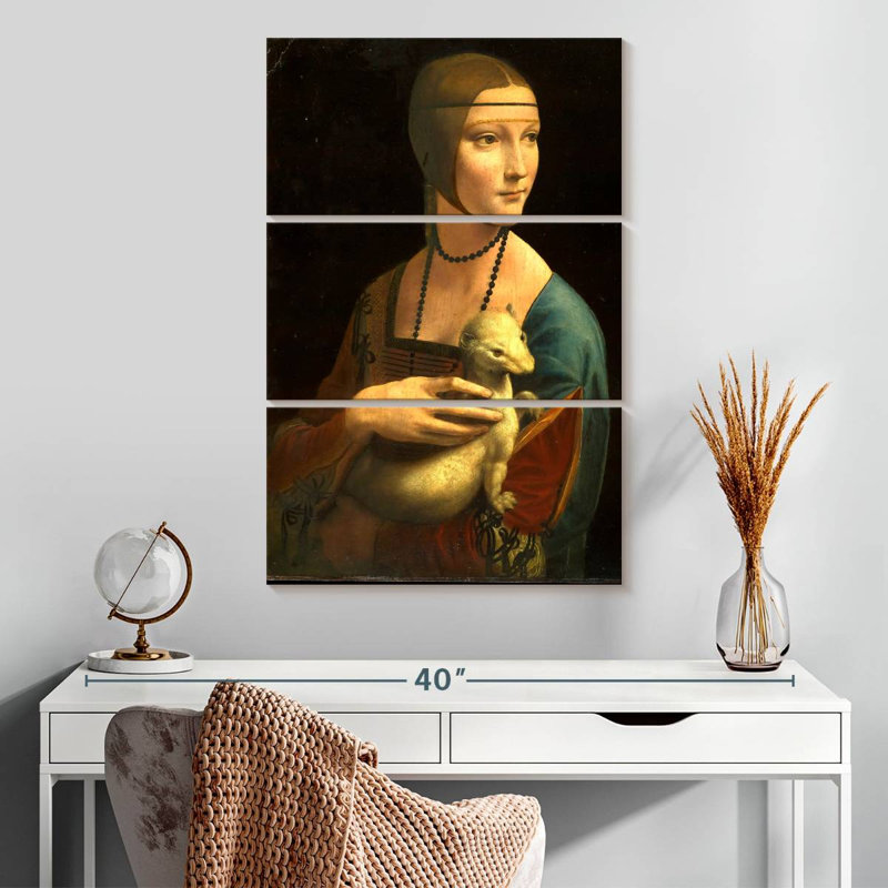 Leisha avec un portrait d'hermine, H 32 po x l 20 po