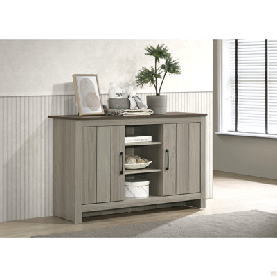 Armoire avec tablettes et portes d'armoire