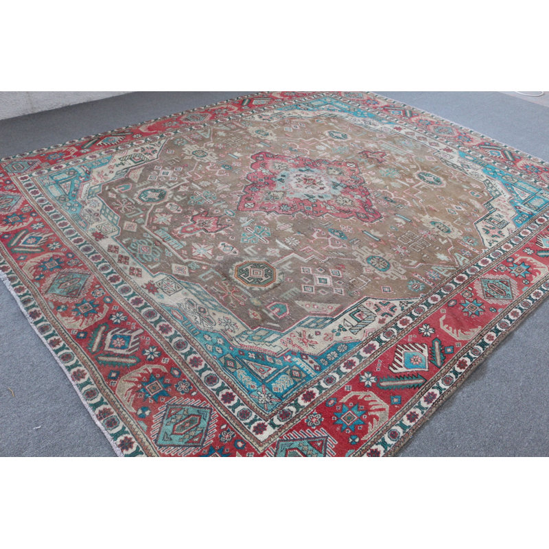 Tapis turc tissé à la main dans de riches motifs géométriques aux tons rouges et bleus pour une décoration traditionnelle