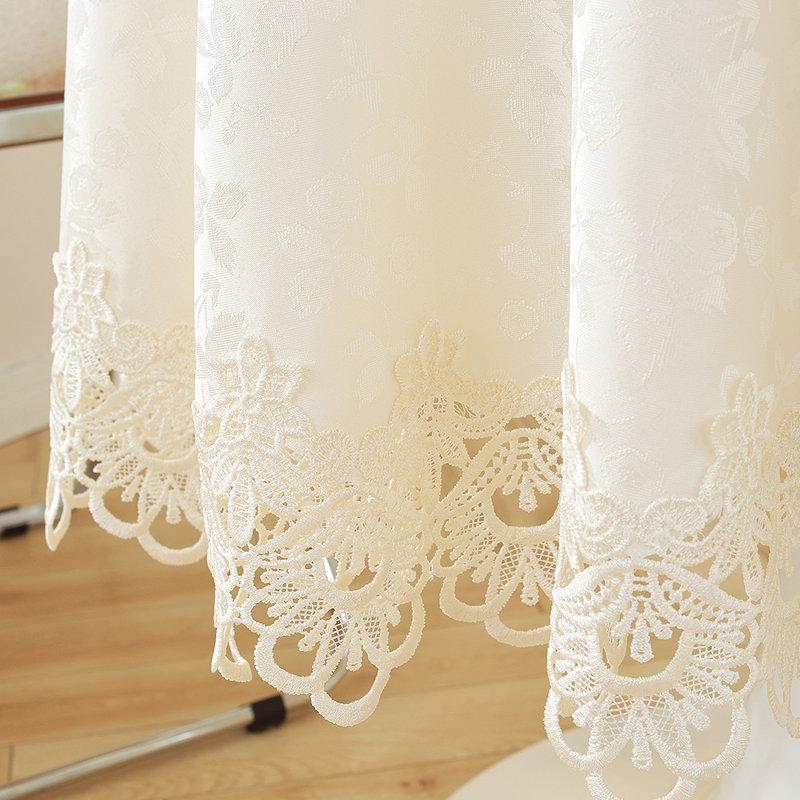 Jacquard RoundTablecloth with Wide lace Edge, 71" Round