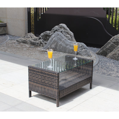 Table basse pour l'extérieur avec mobilier en verre trempé transparent