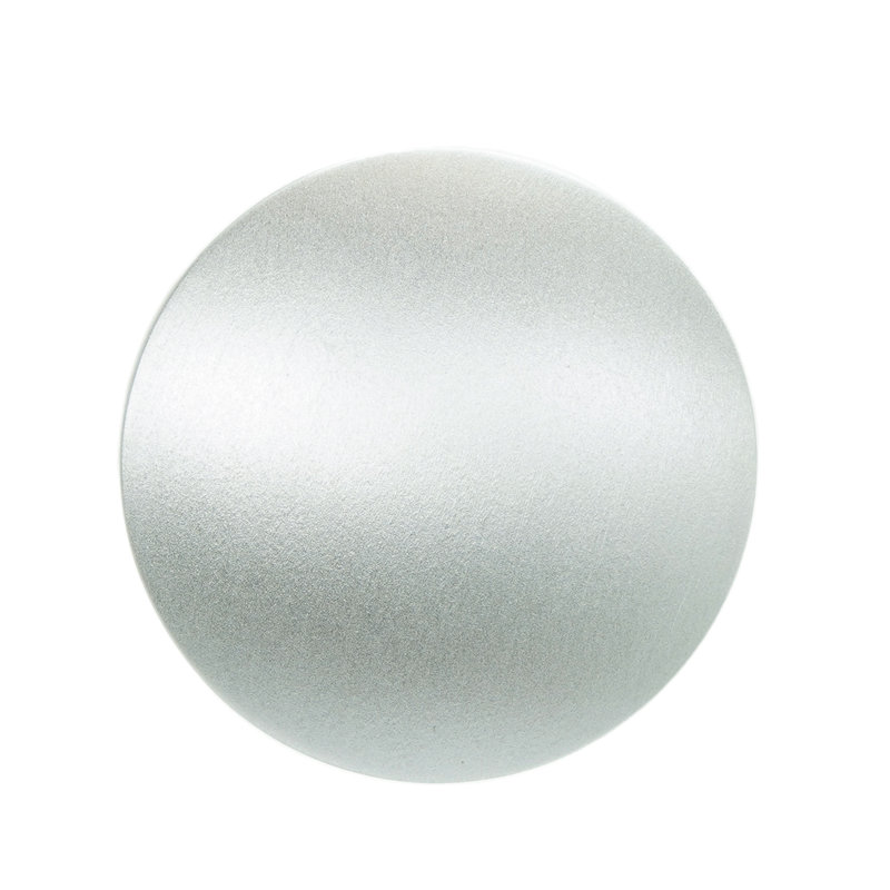 Poignée ronde en aluminium moyen, en nickel satiné