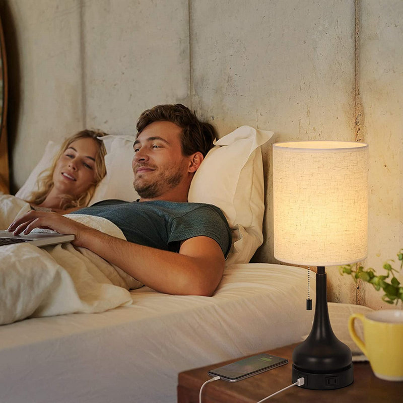 Lampes de chevet Red Barrel Studio® avec ports USB et prise de courant CA - Ensemble de 2 lampes pour chambre à coucher avec interrupteur à chaîne