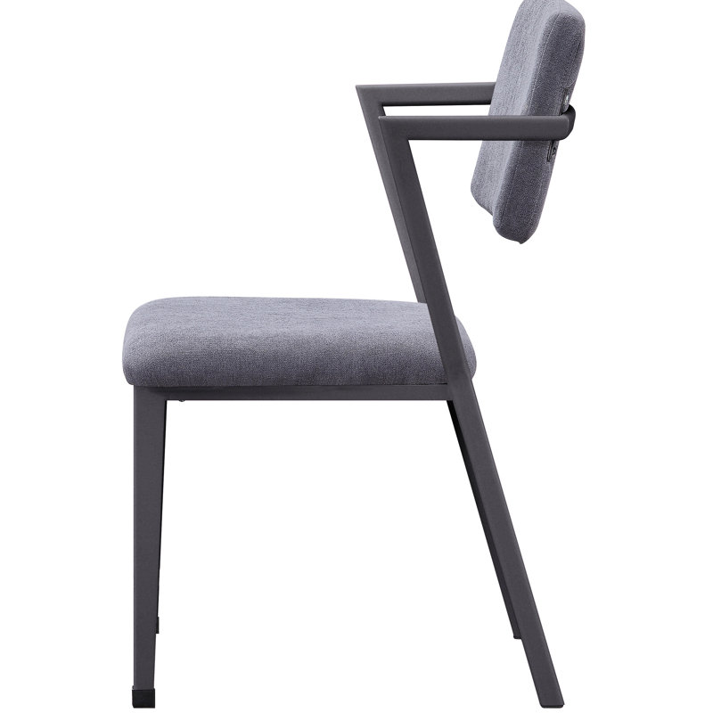 Chaise de bureau en tissu gris avec dossier ouvert aéré et structure en métal pour un cadre de travail confortable et efficace