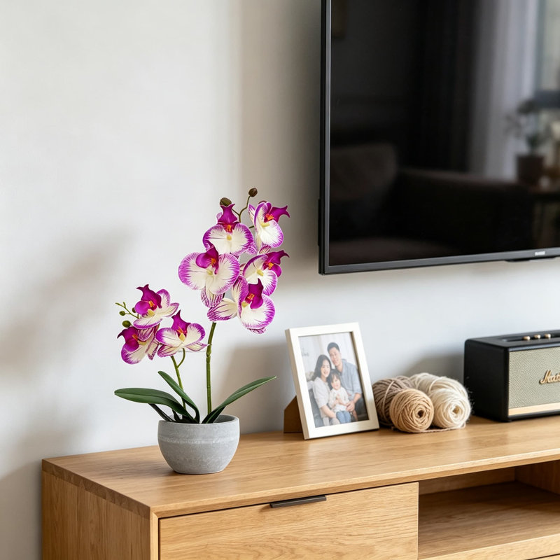 Fleurs artificielles mauves en pot gris, fausse orchidée en pot avec des pétales texturés réalistes pour la maison