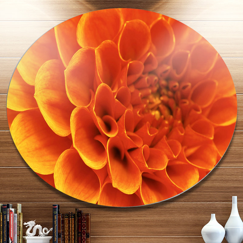 «Orange Flower and Petals», reproduction de photo sur métal, H 36 po x l 36 po x P 1 po