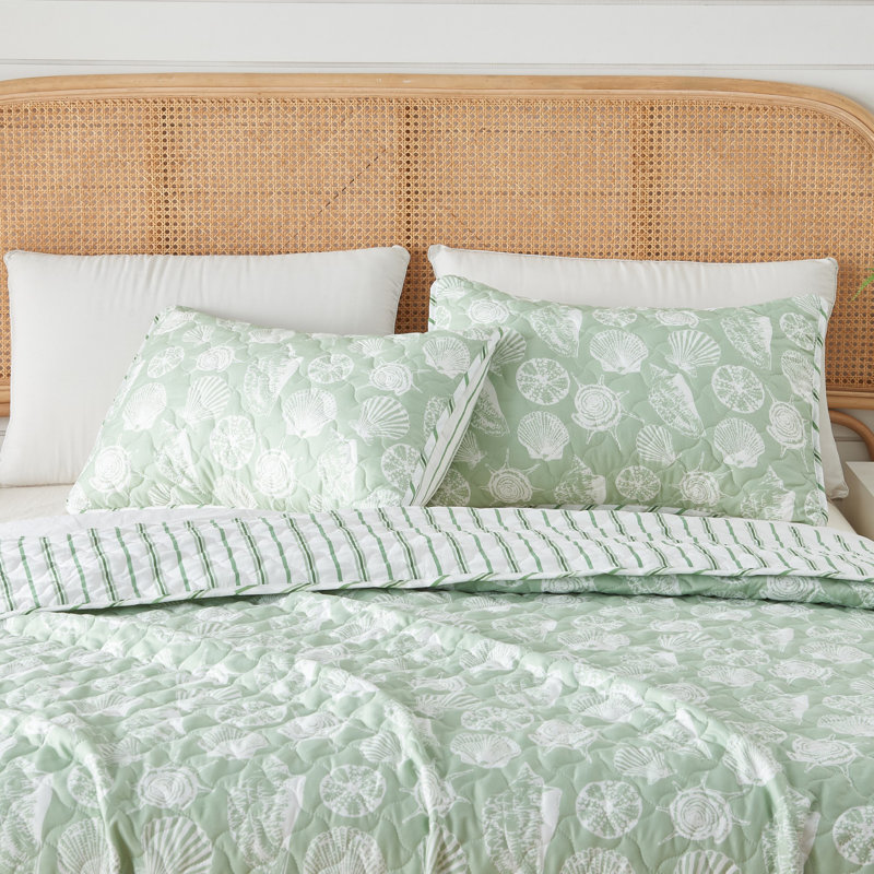Full Green and White Seashell Reversible Microfiber Quilt Set