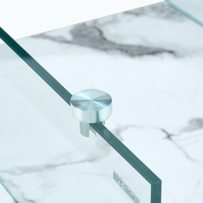 Table basse carrée moderne de 31,4 pouces à deux niveaux - une combinaison élégante de verre transparent et d'autocollant en marbre. Elle peut être utilisée comme table basse, table d'appoint ou présentoir.