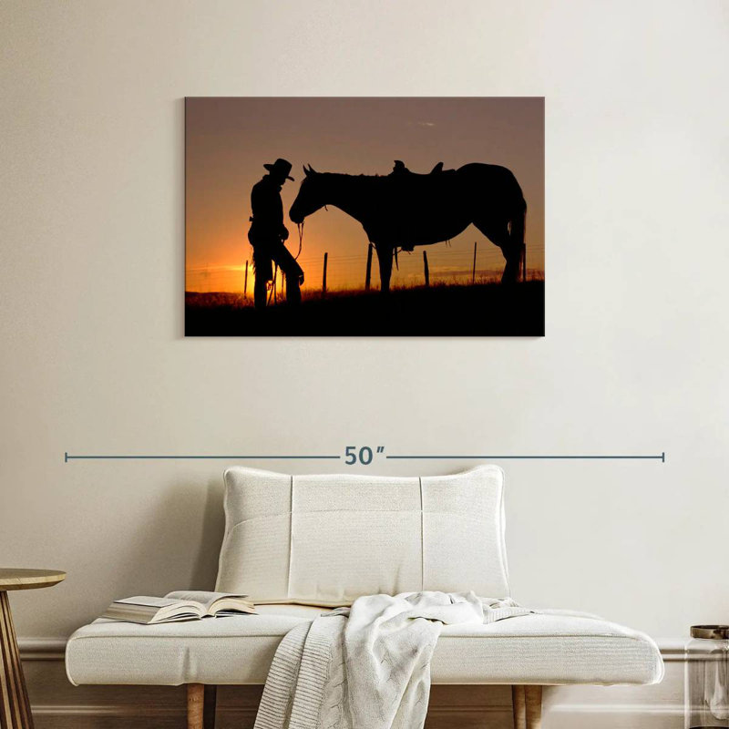 Lelar Cowboy debout avec son cheval, H 24 po x l 36 po
