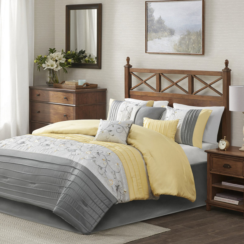 Édredon jaune 7 pièces pour grand lit - détails brodés, matériau, lavable à la machine, jupe incluse, inclut l'édredon, les taies décoratives