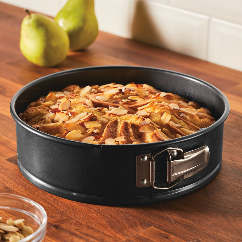 Mickey Mouse Nonstick 9-Inch Round Springform Pan