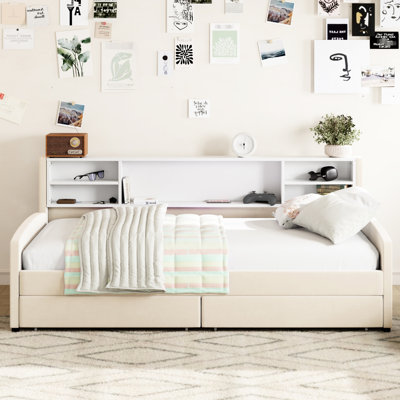 Lit plateforme tapissier beige en velours avec tiroirs de rangement et armoire latérale