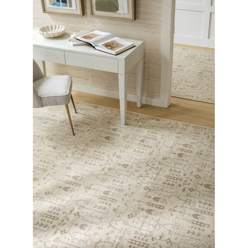 Dara Hand Knotted Wool Floral Area Rug in Ivory/Cream, Runner 2'6" x 8'