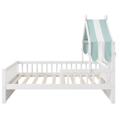 Lit simple en bois avec tête de lit