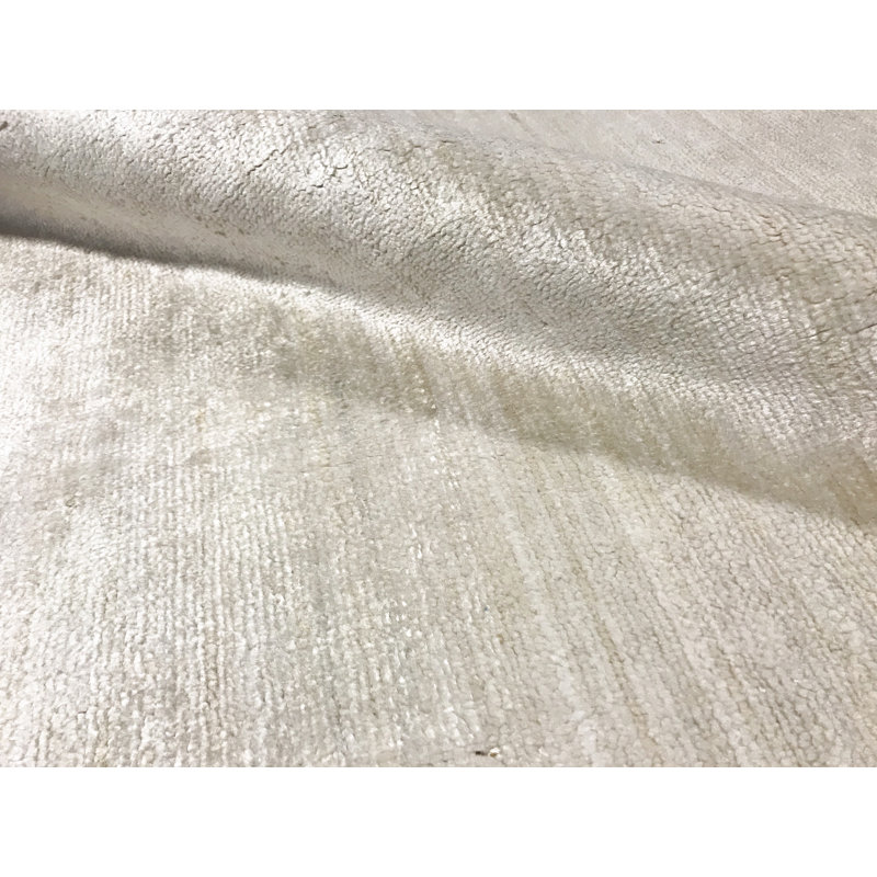 Area Rug in Beige, Rectangle 5'8" x 7'8"