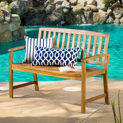 Banc d'extérieur en bois avec finition, ajoute du charme à votre jardin, 123 cm (l) x 63,5 cm (p) x 89,5 cm (h), supporte jusqu'à 113 kg. Parfait pour une terrasse ou un patio.