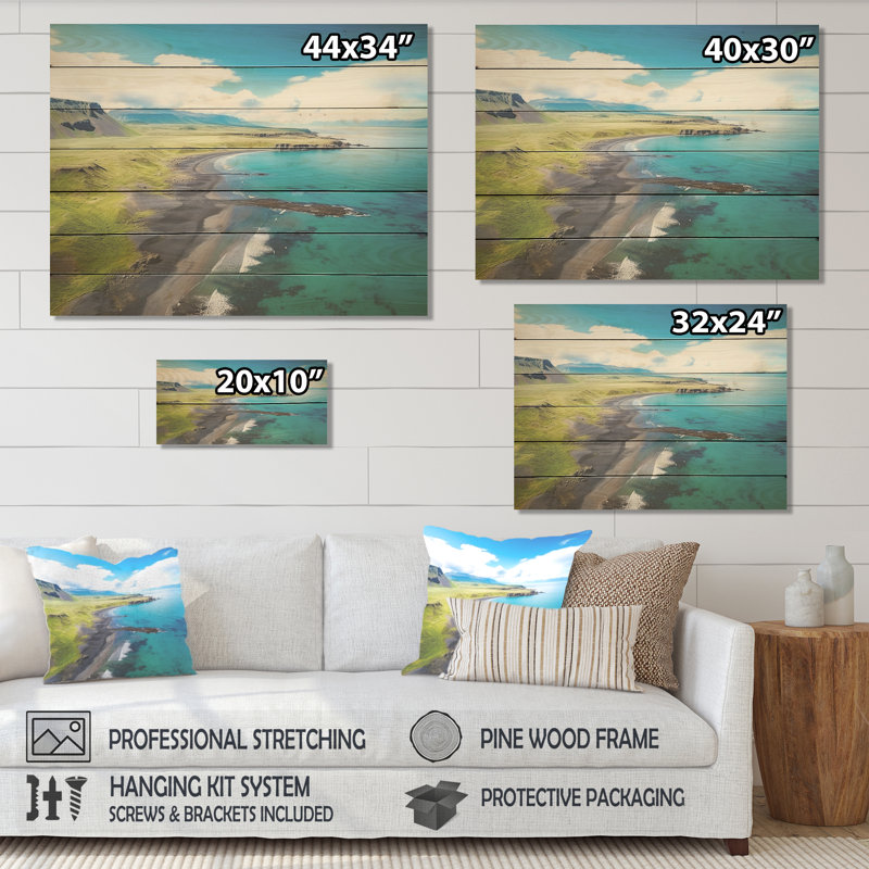 Plage vue aérienne en Islande III - plage et océan sur bois, H 24 po x l 32 po