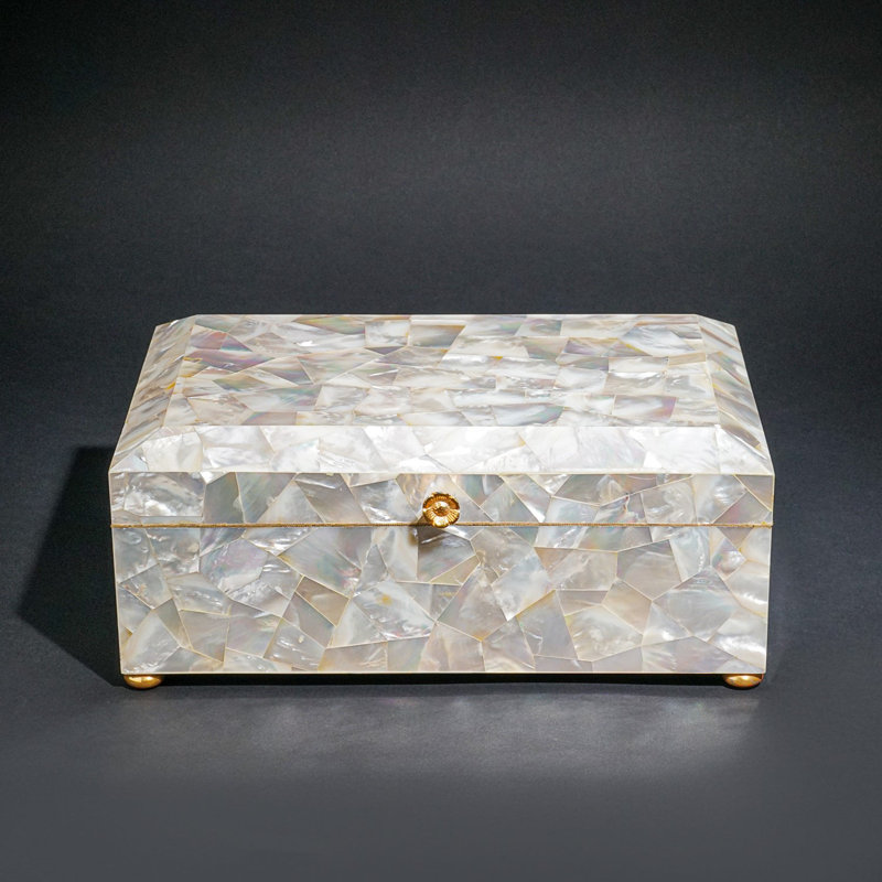 Véritable grande boîte à bijoux en nacre