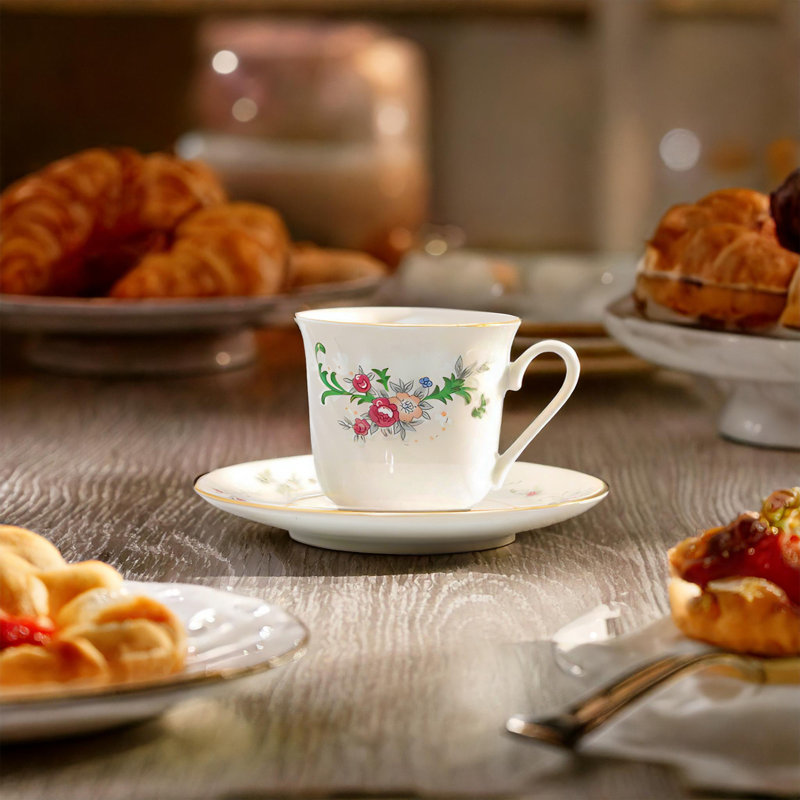Ensemble tasse à thé et soucoupe en porcelaine blanche Nyle, garniture florale et dorée (service pour 6), 6