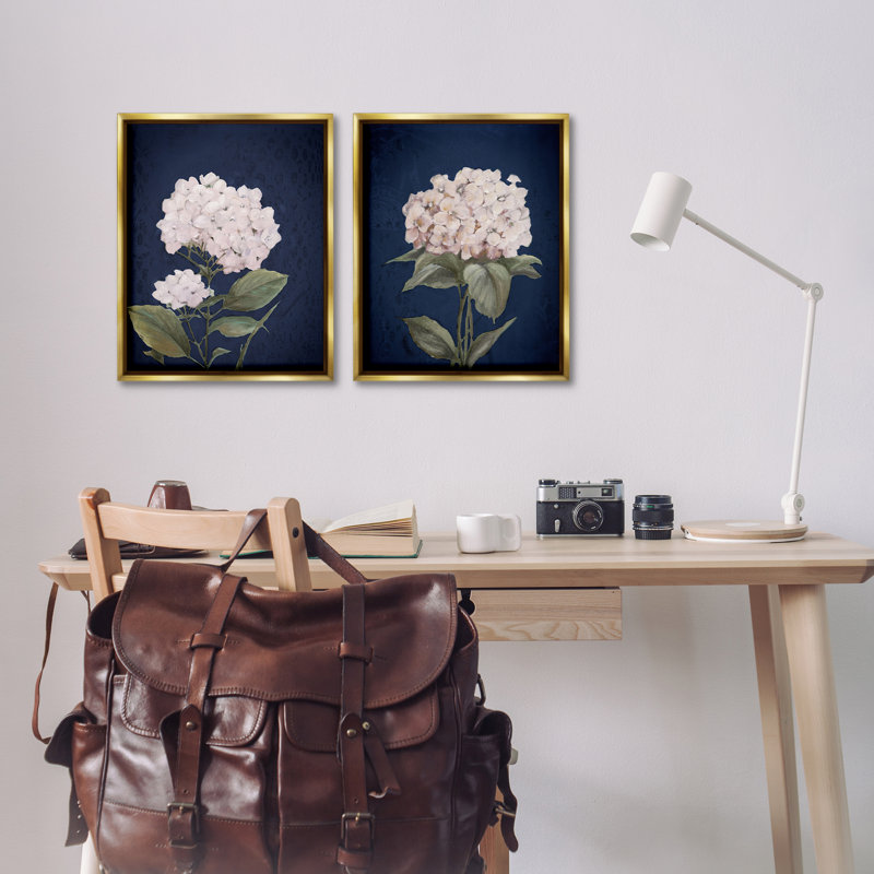 «Hydrangea Flower on Blue», ensemble de 2 toiles flottantes encadrées par Patricia Pinto, Cadre flottant métallique doré