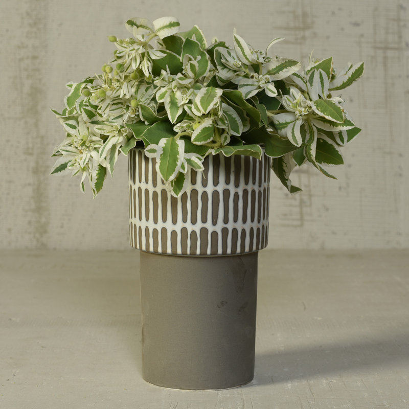 Vase à lignes verticales, H 8 po x l 5 po x p 5 po