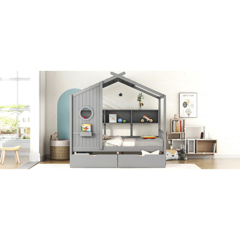Lit double en bois de style maison pleine grandeur de couleur grise, 2 tiroirs et une tablette pour les clés, un espace sécuritaire de couleur grise, une étagère de rangement, un lit confortable