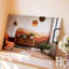 Toile une scène intérieure moderne avec un élégant buffet en bois contre un art mural, un mur texturé orné d'un grand art mural abstrait sur toile-1684304912