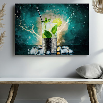 Toile, un verre de cocktail Mojito vibrant orné de motifs argentés complexes déborde de cubes de glace translucides sur toile