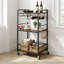 Chariot-bar roulant à 3 niveaux, cadre industriel en métal brun et noir rustique avec support à vin, porte-verre et crochets, 16,9 po x 13 po x 33,1 po, pour le bar-salon Living Kitchen Kitchen