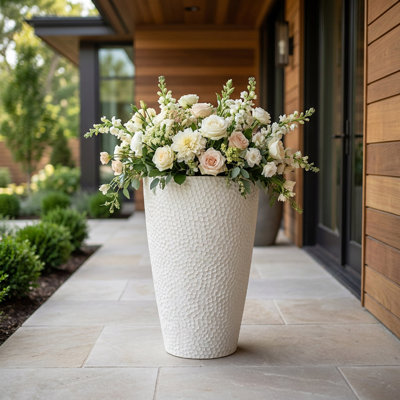 Cara Composite Hammer Texture Pot Planter