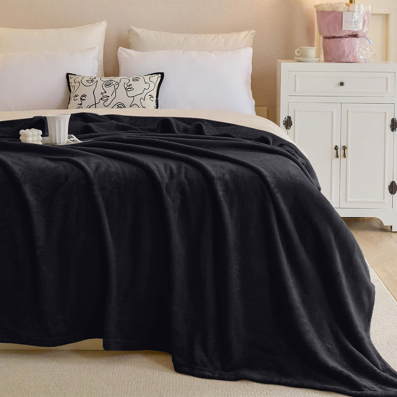 Premium Ultra-Soft Mink Fleece Blanket - Plush, Lightweight & Warm - Cozy Throw for Bed & Sofa, 150 cm x 130 cm, Black