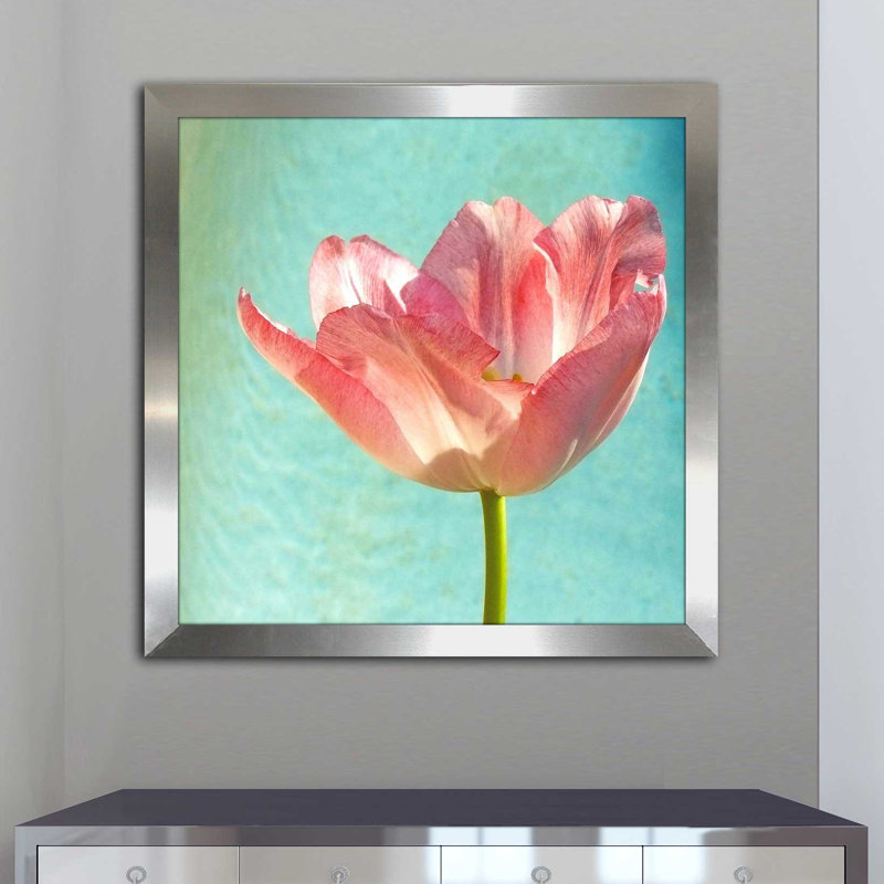 «Pink Tulip», reproduction de photo, H 25,5 po x l 25,5 po x P 1 po, Encadrement argenté