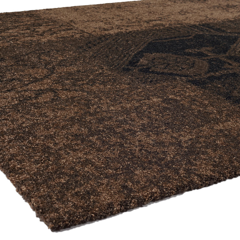 Tapis brun Paske, 5 pi 3 po x 7 pi 7 po