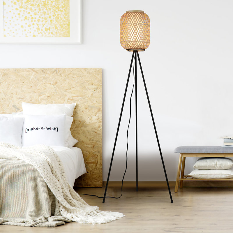 Lampe trépied 59 po avec abat-jour en osier de bambou