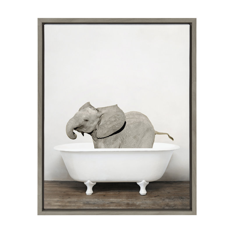 «Baby Elephant in the Tub Color» par Amy Peterson, reproduction d'art sur toile encadrée, Gris