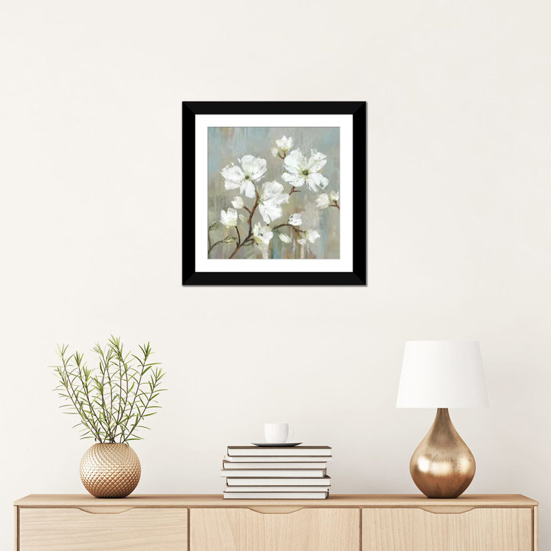 «Sweetbay Magnolia I», reproduction sur toile, H 24 po x l 24 po x P 1 po, Papier beaux-arts encadré noir, Blanc