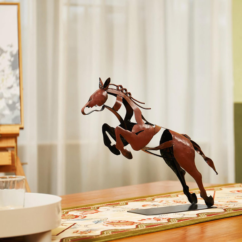 Statue de cheval, Brun