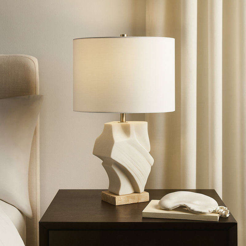 Lampe de table moderne avec base sculpturale pour chambre à coucher - petite lampe d'appoint pour chevet, bureau ou salon - 27 po, ivoire et brun