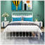 Structure de lit plateforme robuste en métal de style victorien, rangement sous le lit et aucun sommier requis pour les chambres de taille grand
